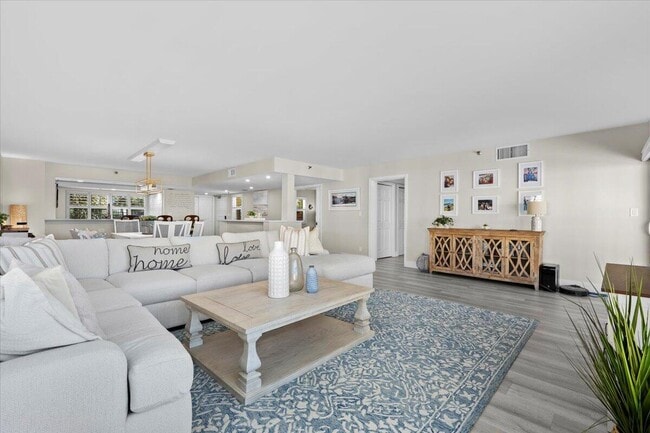 Building Photo - 364 Golfview Rd