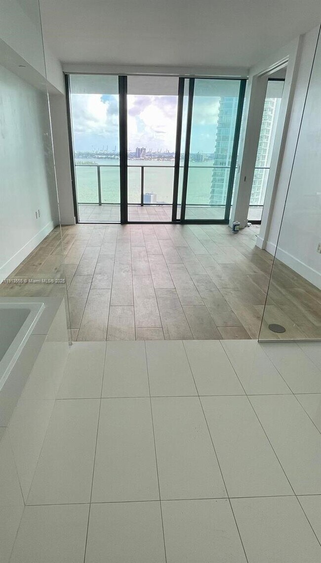 Building Photo - 650 NE 32nd St