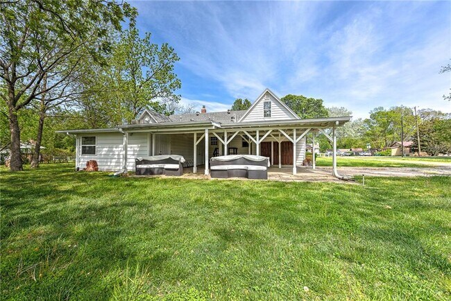 Building Photo - 801 NW C St