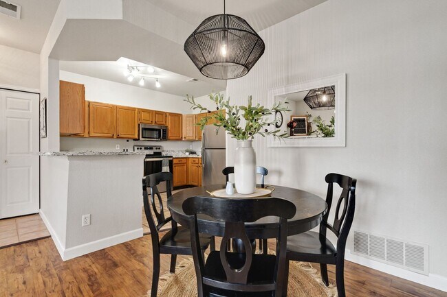 Building Photo - Students Welcome! 3 Bed, 2 Bath Condo in Rockbridge, SE Fort Collins