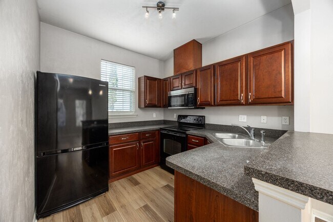 Building Photo - 2/2.5 Townhome in Sorrento