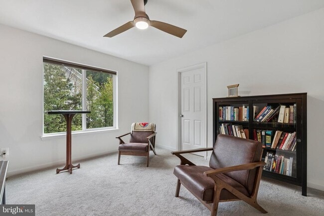 Building Photo - 303 Bonheur Ave