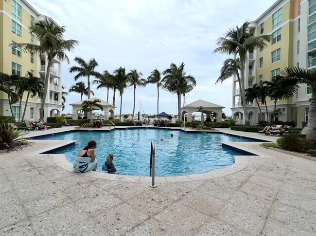 Building Photo - 806 E Windward Way