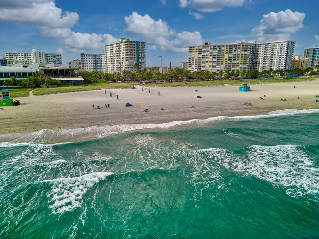 Building Photo - 305 N Pompano Beach Blvd