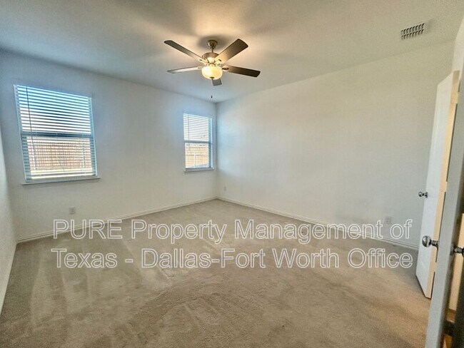 Building Photo - 2113 Donker Dr