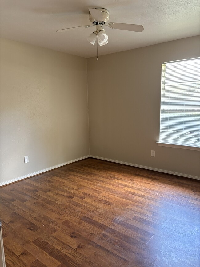 Building Photo - 127 S Crestwood Blvd