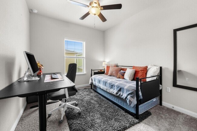 Building Photo - 8109 Mandela Bend