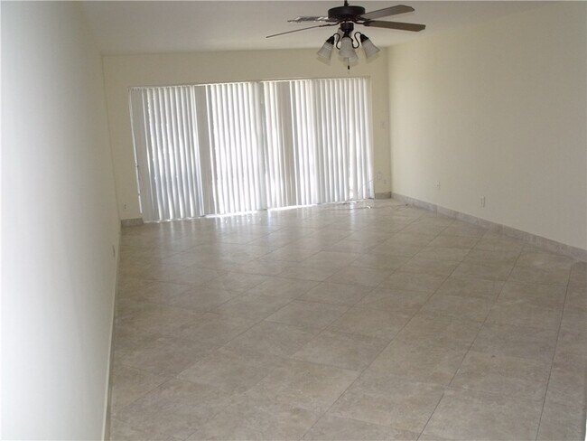 Building Photo - 2761 SW 33rd Ct