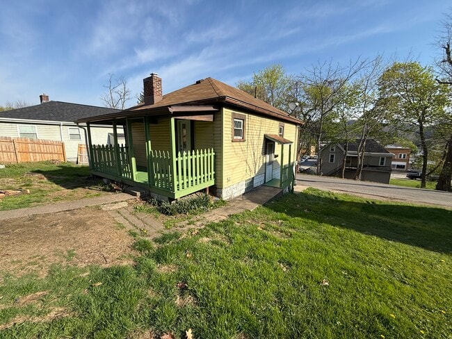 Building Photo - 843 1/2