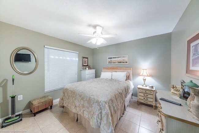 Building Photo - TURNKEY FURNISHED RENTAL ON GOLF COURSE. GROUND FLOOR UNIT