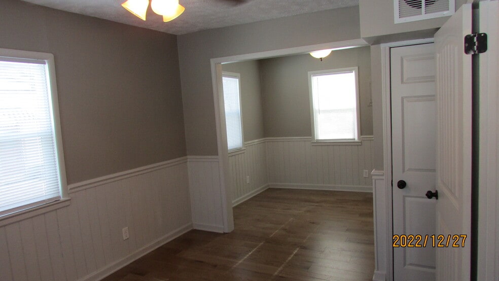 Building Photo - 2846 W Elm St