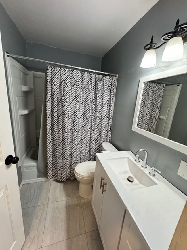 Building Photo - Recently Remodeled Home