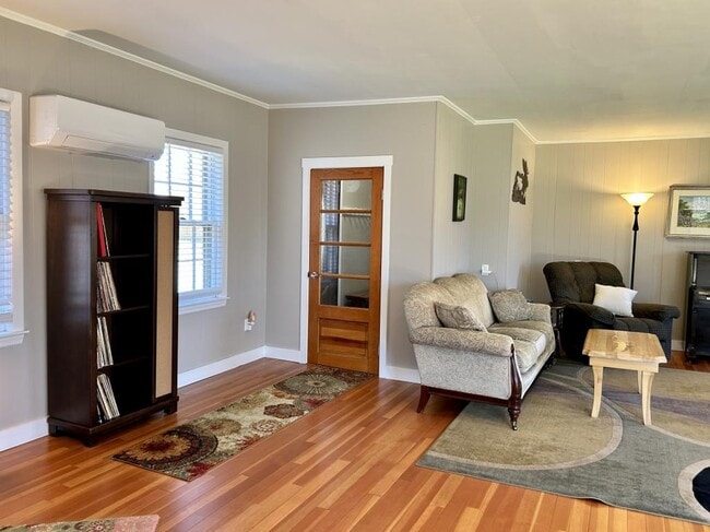 Building Photo - 337 ME-133