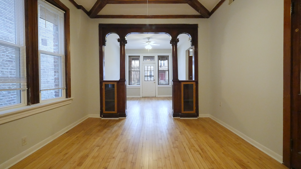 Primary Photo - 1422 N Maplewood Ave