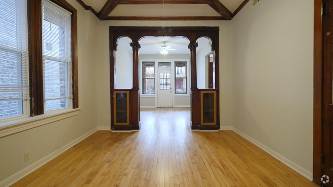 Building Photo - 1422 N Maplewood Ave