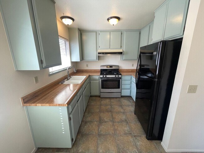 Building Photo - 540 S 5th St