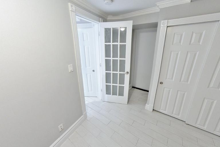 Building Photo - 410 E 13th St