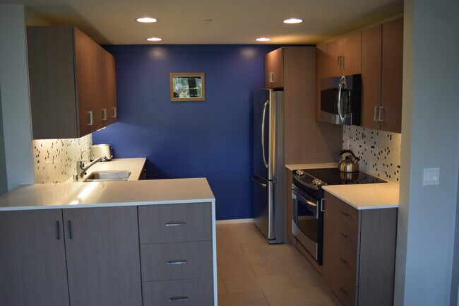 Building Photo - 3100 6th Ave