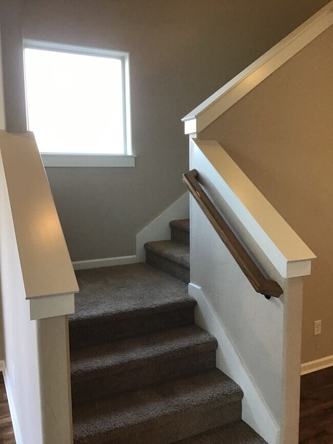 Building Photo - 3 Bedroom Home in the Bridges!
