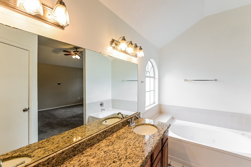 Building Photo - 6018 Fern Hollow Ct