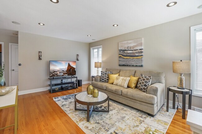 Building Photo - 2247 N 74th Ct