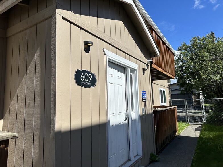 Building Photo - 609 Irwin St