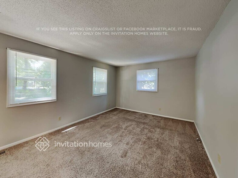 Building Photo - 400 N Sharon Amity Rd