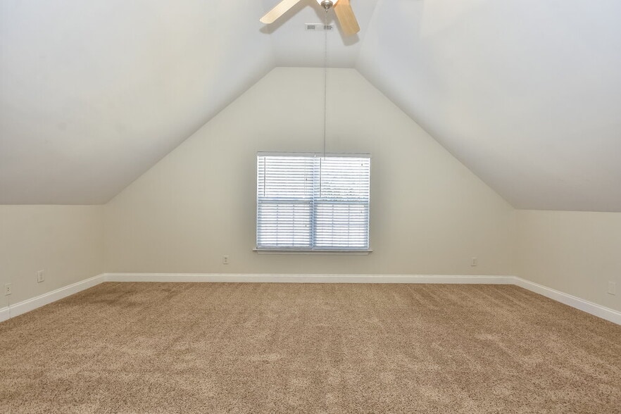 Building Photo - 1565 Bridgecrest Dr