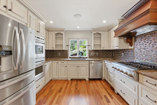 Building Photo - Exceptional Home in the Back of the Valley, Pacifica