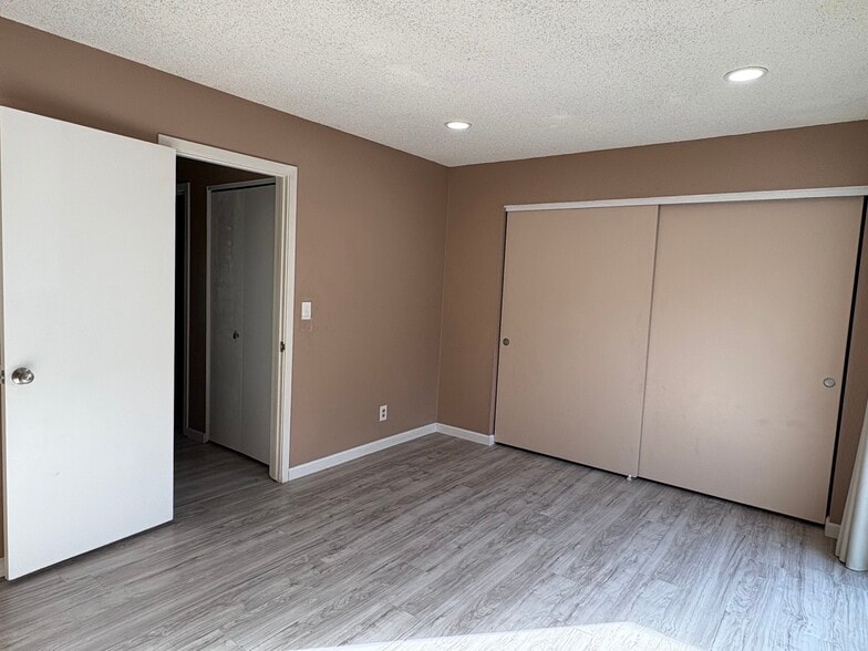 Building Photo - 158 Kern St