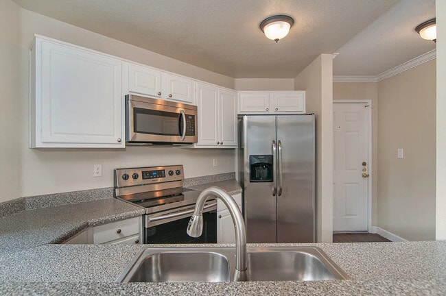 Building Photo - 7405 Charmant Dr