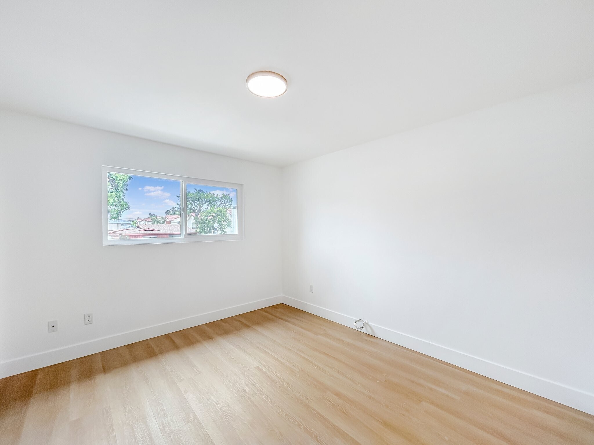 Building Photo - 3332-10863 Florista St