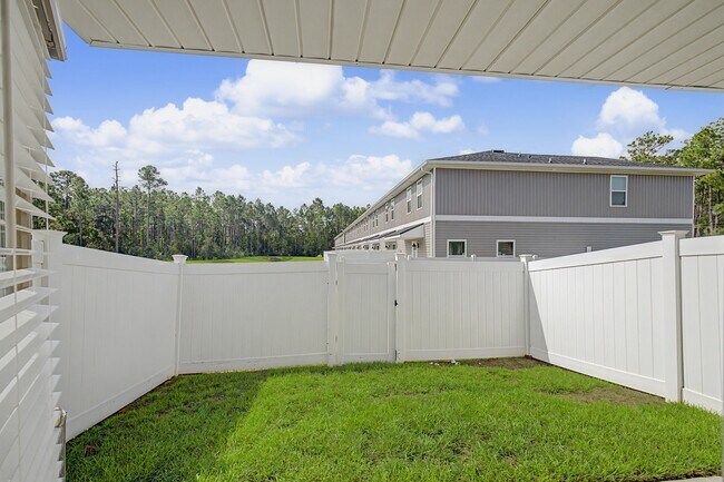 Building Photo - 9055 Golden Eye Dr