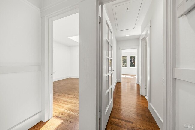 Building Photo - 31 Acacia Ave