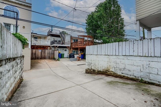 Building Photo - 1729 Covington St