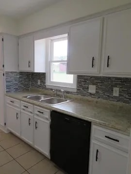 Building Photo - 6230 Valencia Dr