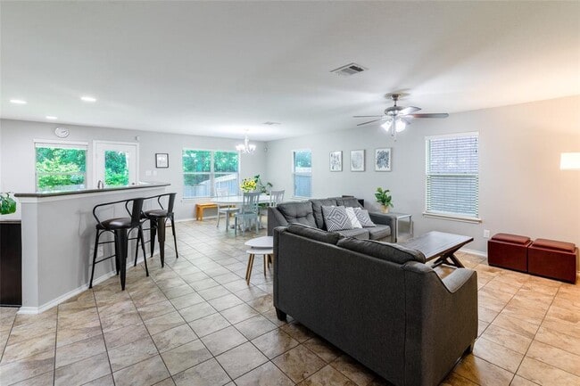 Building Photo - 904 Strickling Dr