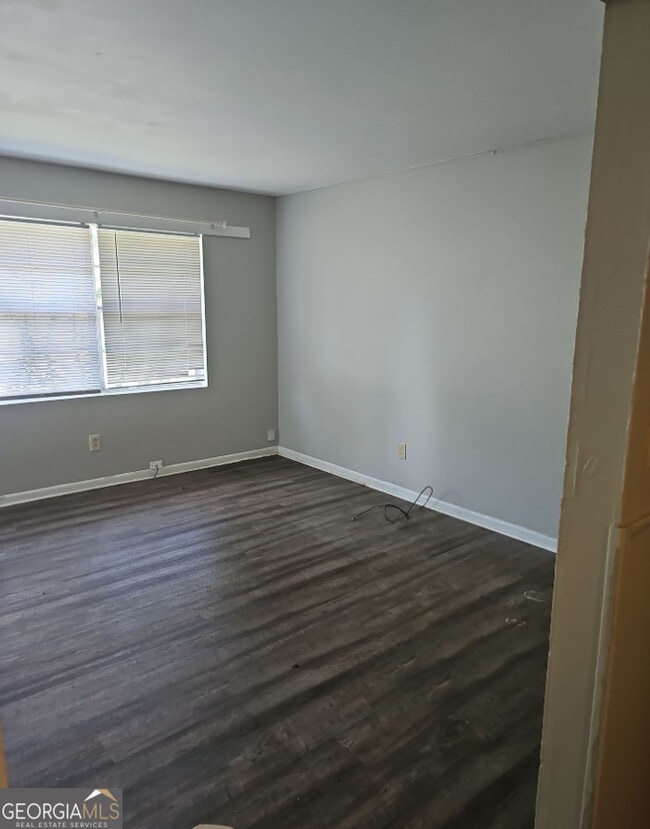 Building Photo - 6494 Lower Dixie Lake Rd