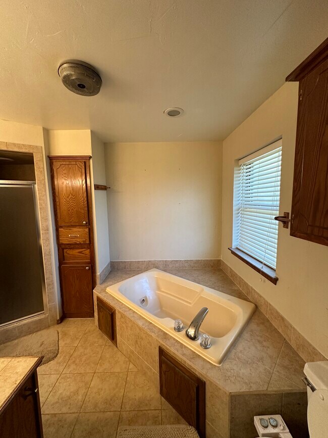 Building Photo - 17600 Durbin Park Rd