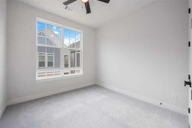 Building Photo - 6116 De Campo St