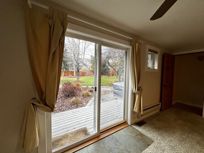 Building Photo - 4 Bed, 3 Bath Home in Hailey, Idaho with Beautiful Mountain Views