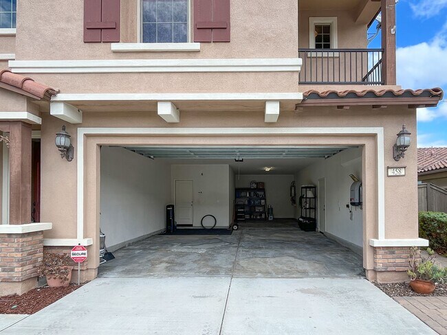 Building Photo - 5bd/3ba, 3969 sq ft Home in Gated Community in Vista!