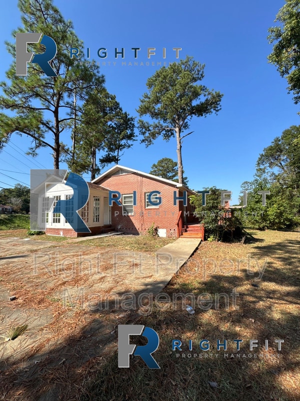 Building Photo - 4383 Wilson St