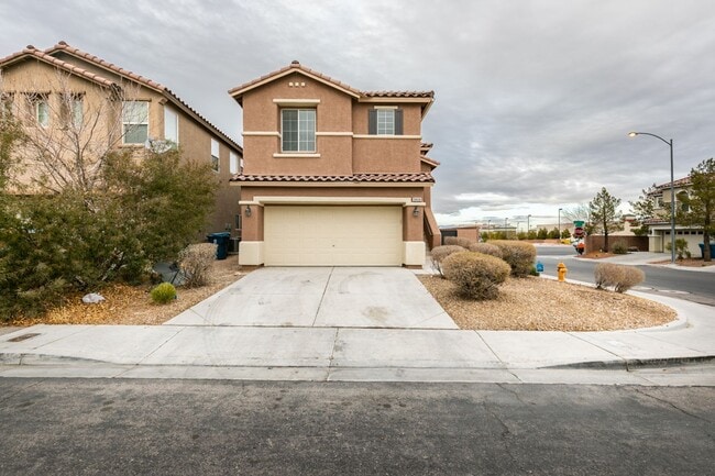 Building Photo - Beautiful Split-Level Home on Corner Lot with Pool and Spa!