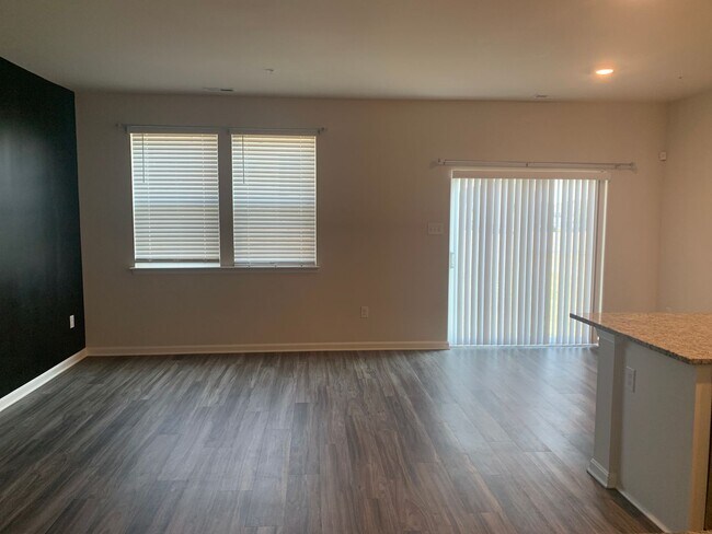 Building Photo - 125 Maple Run Dr