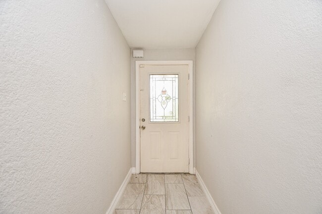 Building Photo - 5811 Greencraig Dr