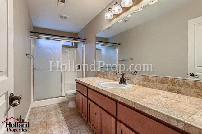 Building Photo - Bright & Spacious 3-Bedroom Hillsboro Home Backing to Green Space!