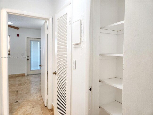 Building Photo - 455 Golden Isles Dr