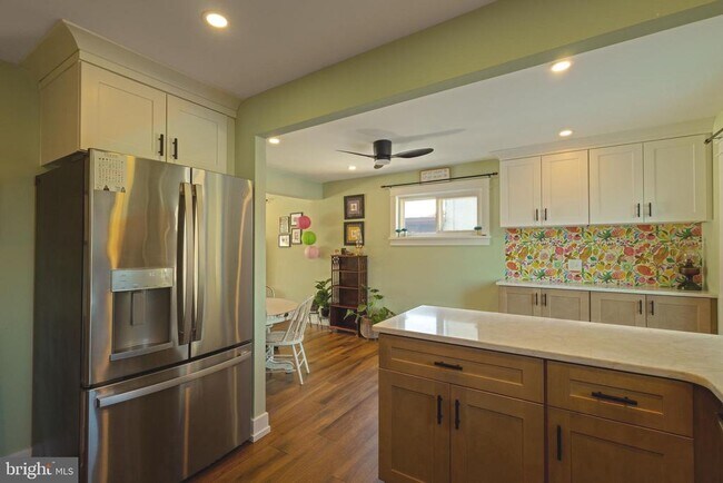 Building Photo - 203 E Rosedale Ave