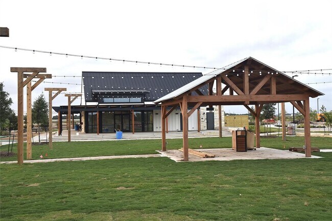 Building Photo - 10606 Summers Wy